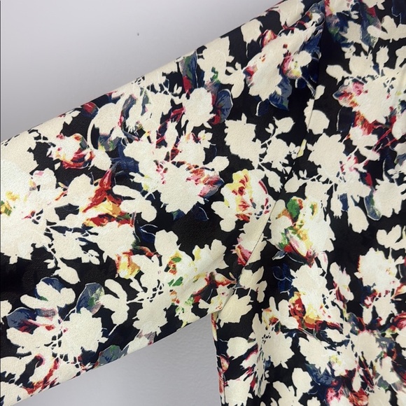 Rose & Olive Black & Cream Floral Buttoned Blouse with Notched Collar Size Large - Picture 4 of 11